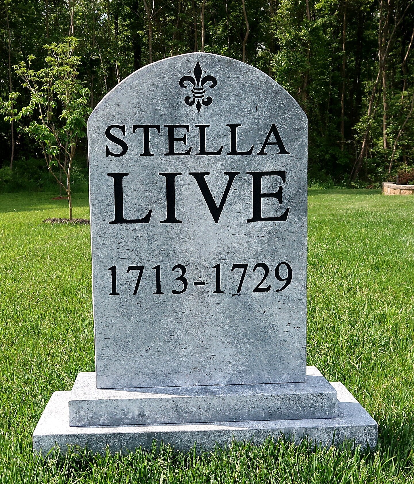 STELLA LIVE Silly Halloween Tombstone Prop