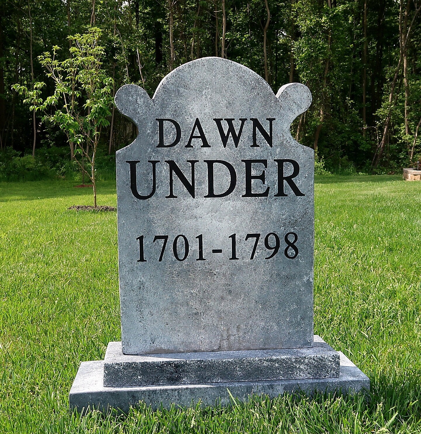 DAWN UNDER Silly Halloween Tombstone