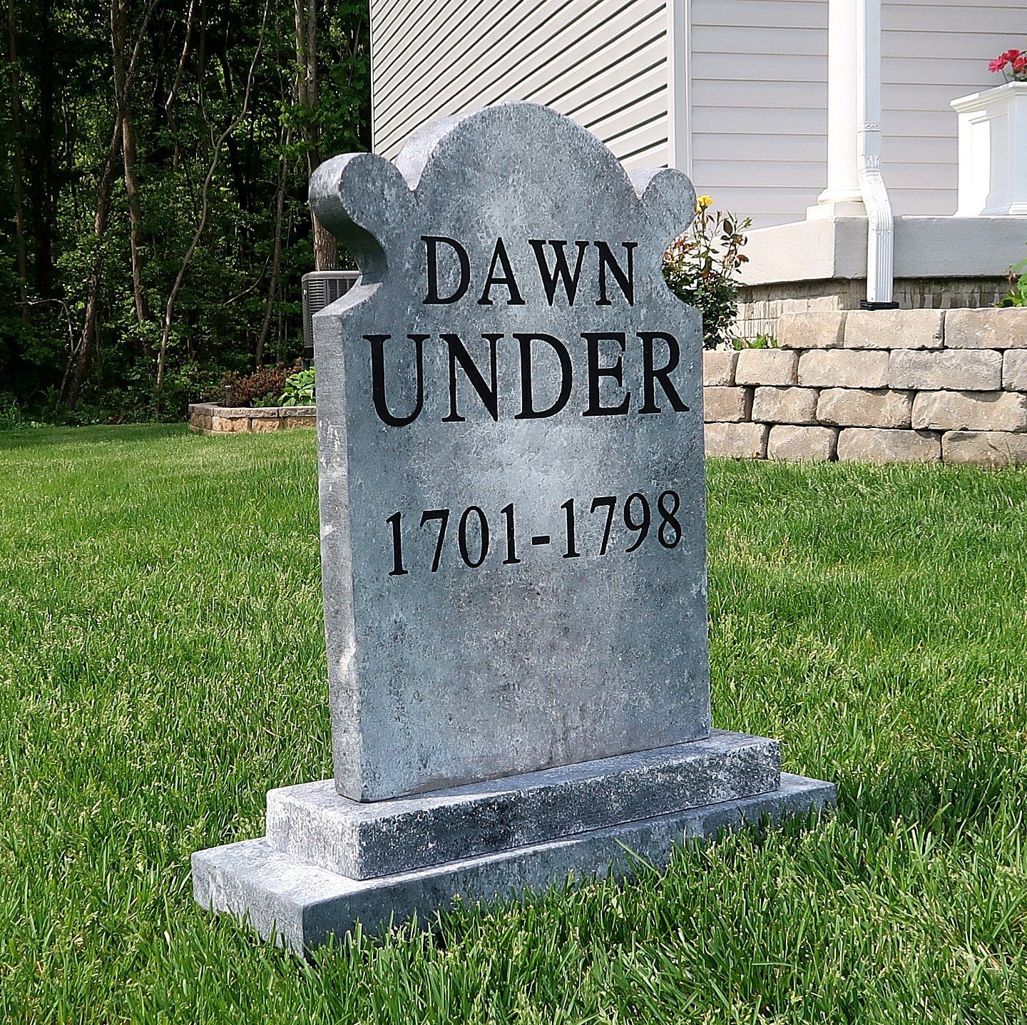 DAWN UNDER Silly Halloween Tombstone