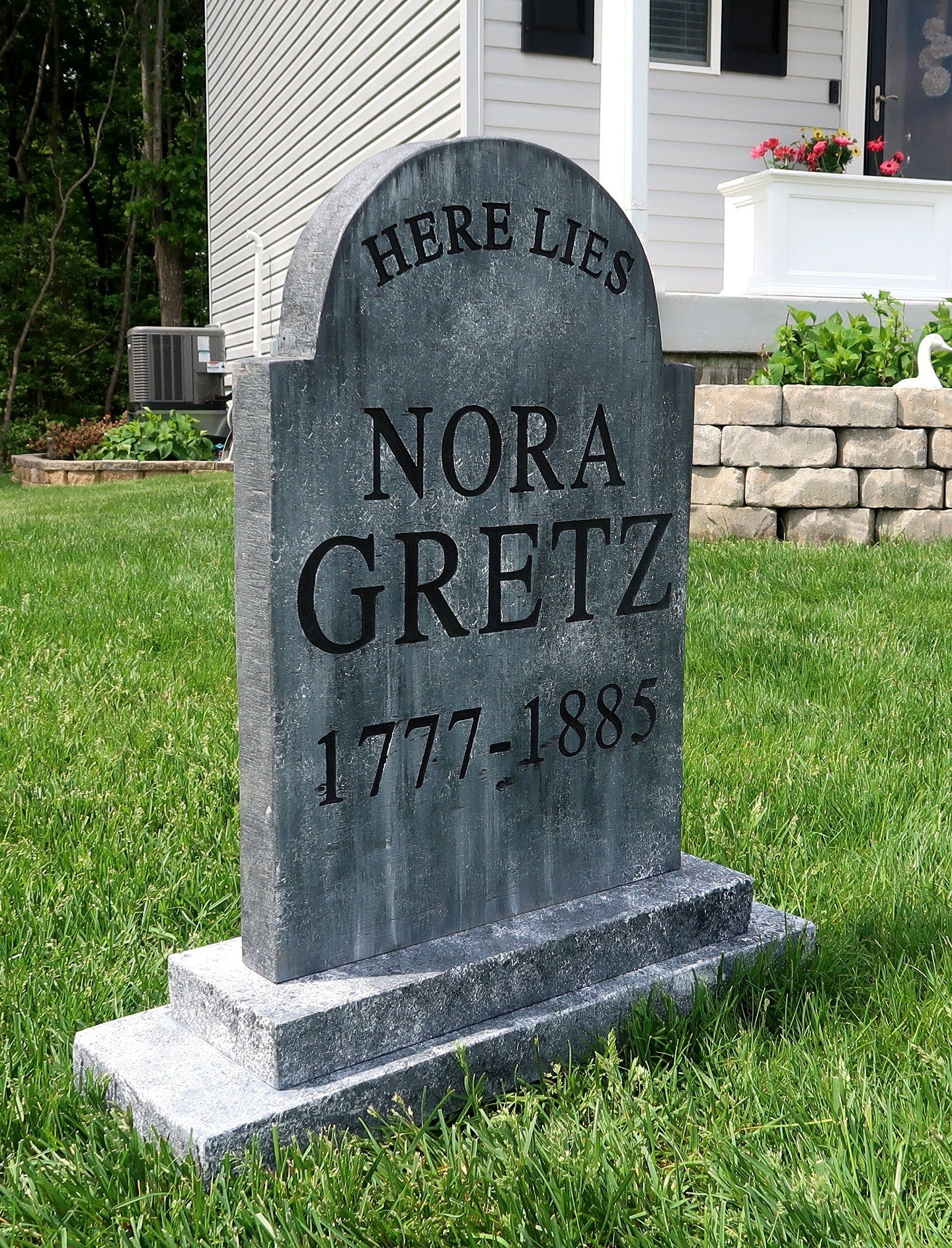 NORA GRETZ Silly Halloween Tombstone Yard Prop